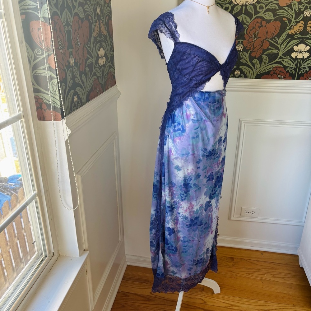 Sheer Floral Lace Night Gown 🪻 - Picture 6 of 9